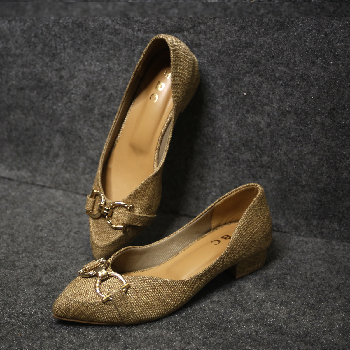 Women Brown Urban Chic Pumps Women Brown Urban Chic Pumps