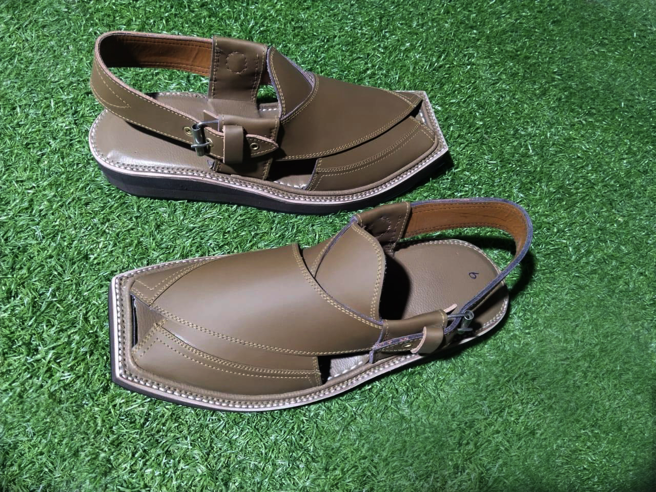 Premium Quality Skin Colour Leather Kaptaan Chappal Premium Quality Skin Colour Leather Kaptaan Chappal